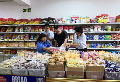 東昌府區(qū)食藥監(jiān)局全力迎接省食安辦日用百貨銷(xiāo)售督導(dǎo)檢查